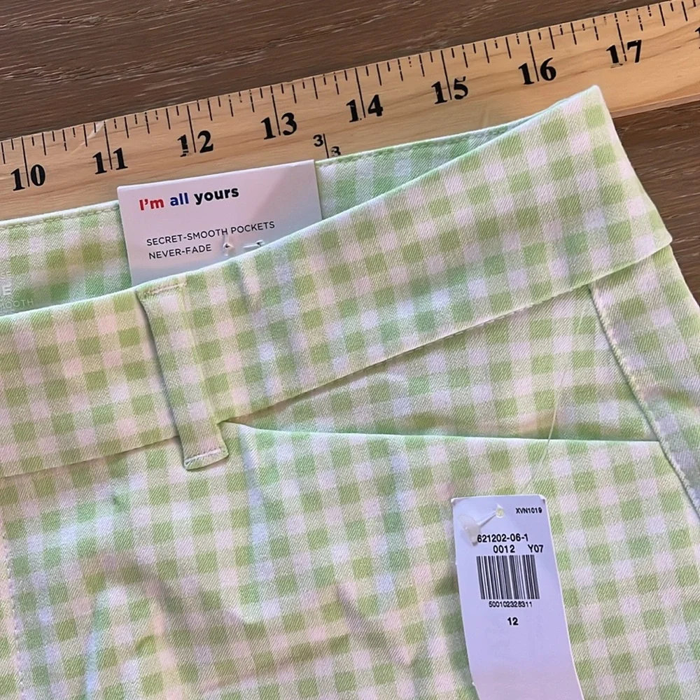 NWT OLD NAVY High-Waisted Pixie Trouser Shorts Green Gingham 5” inseam size 12